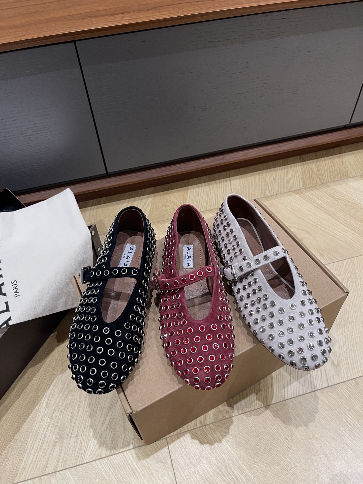 Alaia 스웨이드 스톤 발레리나 플랫 (+3color)