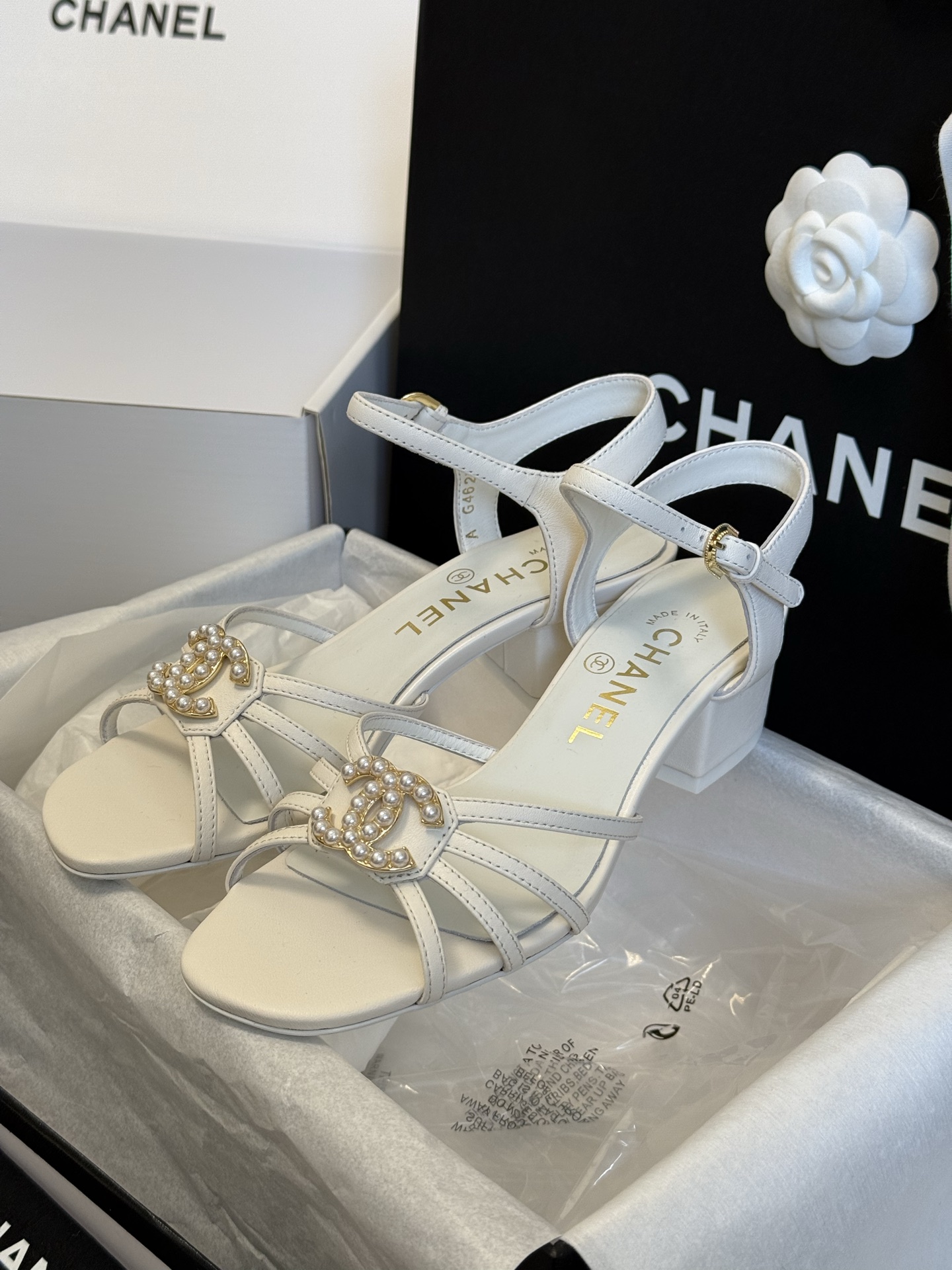 CHANEL 진주 cc 스트랩 샌들힐