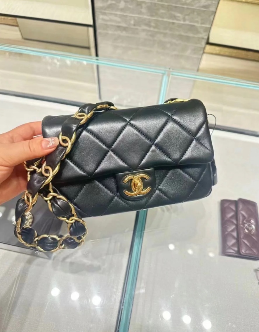 CHANEL Maxi Chain Bag(+premium)
