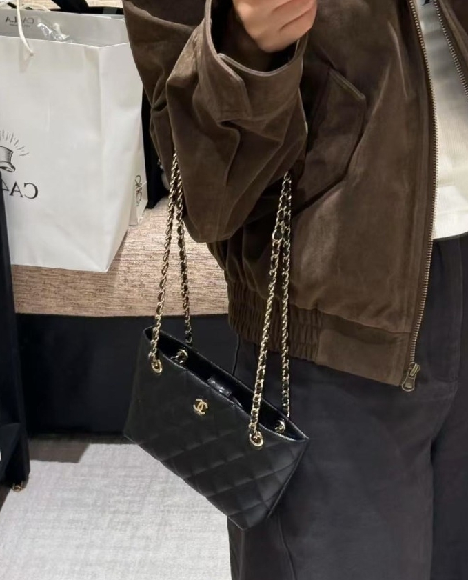 CHANEL Mini Chain Bag (+premium)