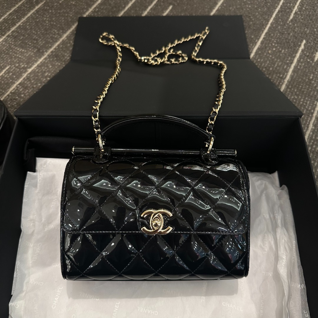 CHANEL Enamel Chain Bag
