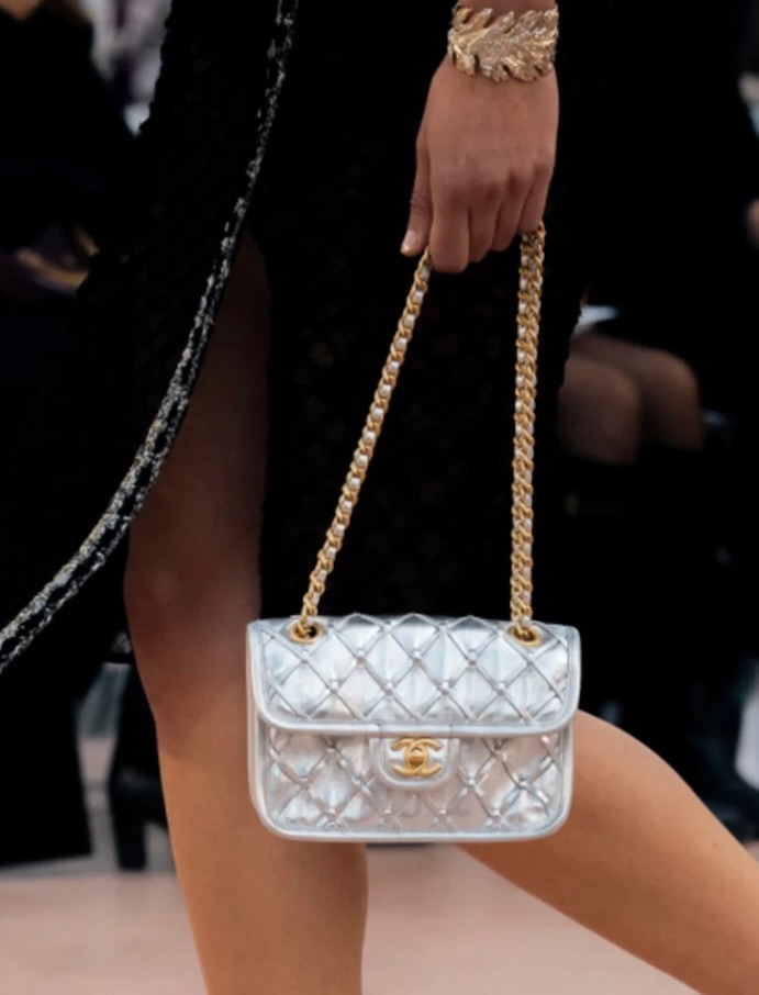 CHANEL 샤넬 25 체인백 (+premium)
