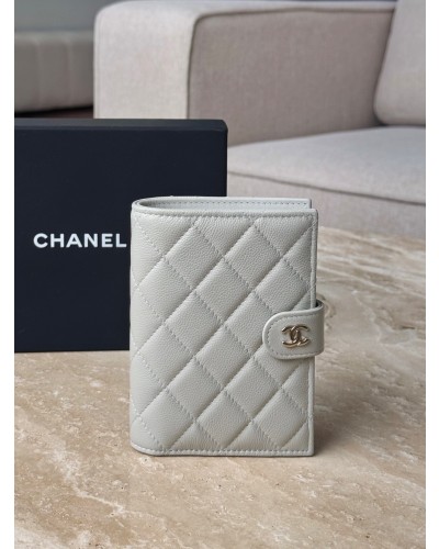 CHANEL 샤넬 캐비어 여권지갑