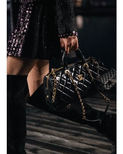 CHANEL quilting round tote