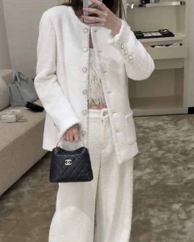 CHANEL 화이트 트위드 자켓