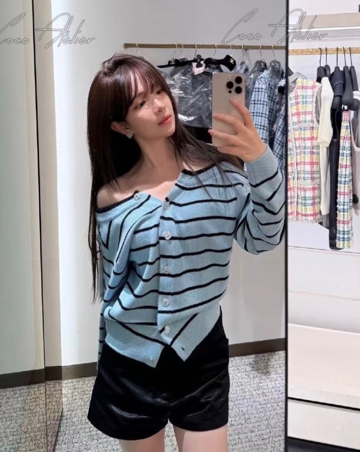 CHANEL Jennie Cashmire Cardigan