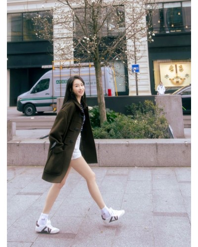 LV 스니커즈 