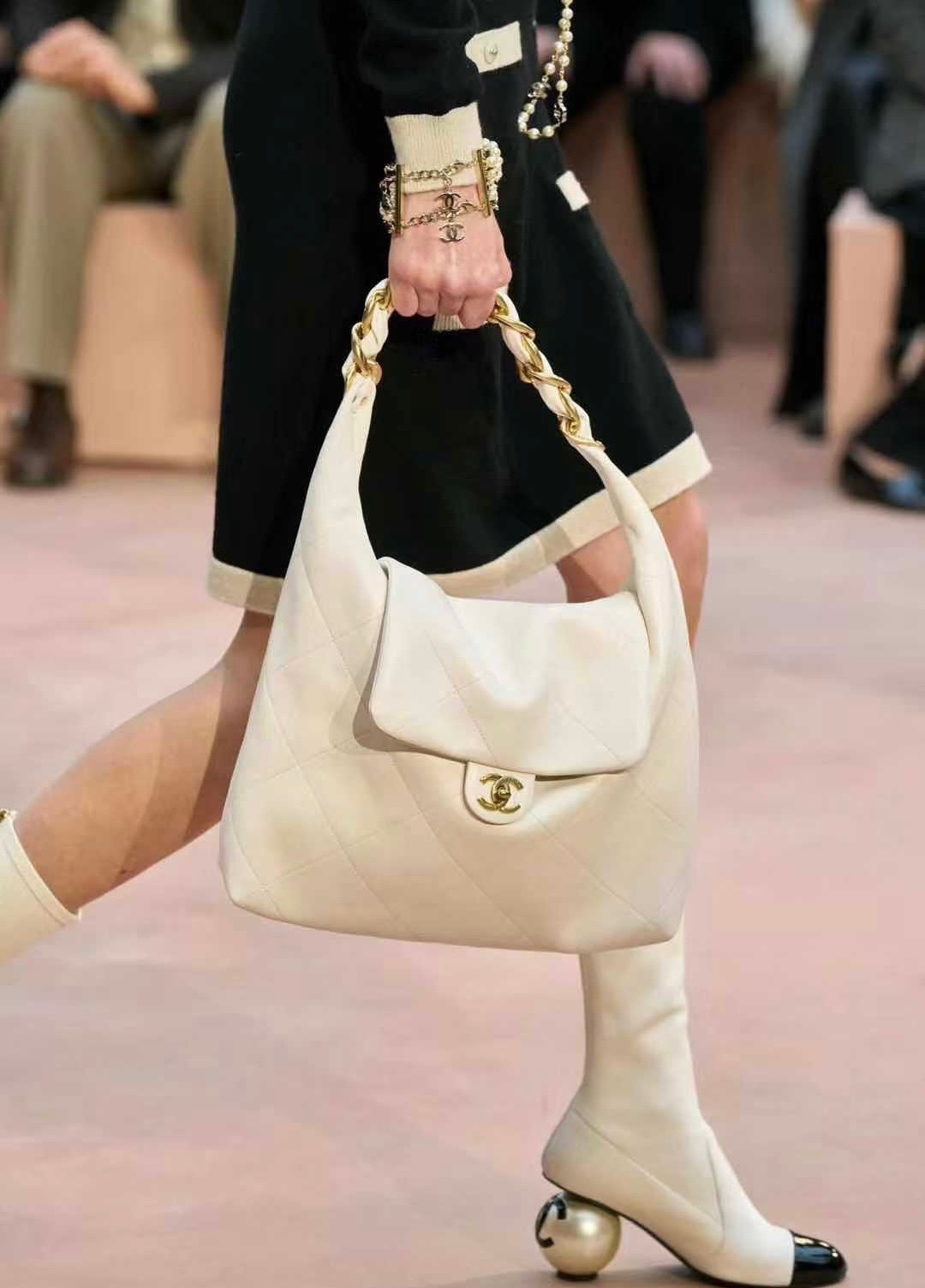 CHANEL 25cc Poket Hobo Bag