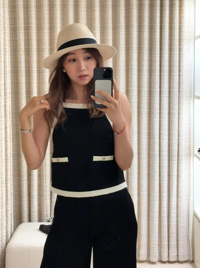 CHANEL Sleeveless