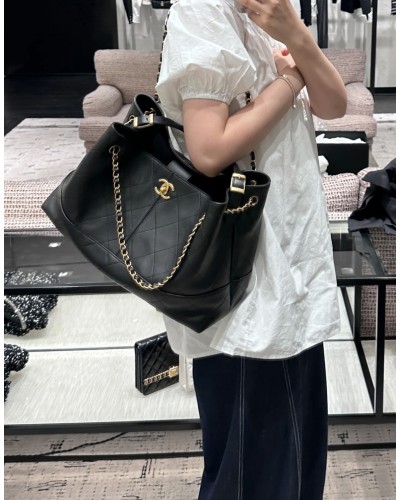 CHANEL Shoulder Bag