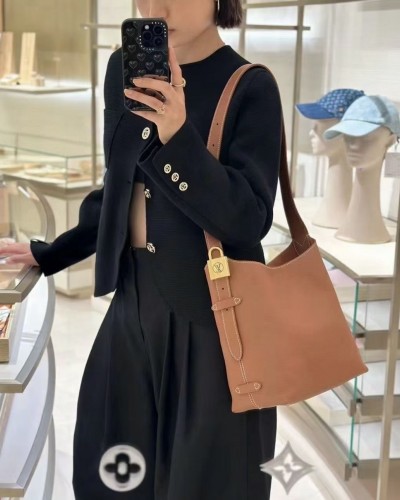 Louis Vuitton Low Key Hobo (+2color)