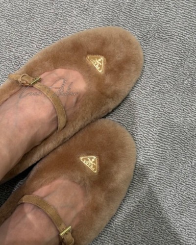 PRADA 프라다 시어링 메리제인 플랫