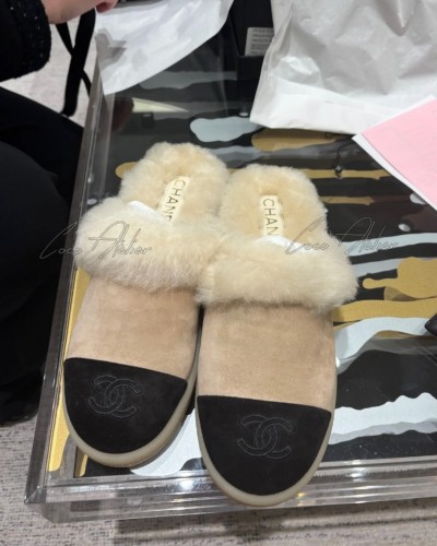 CHANEL 샤넬 투톤 시어링 뮬