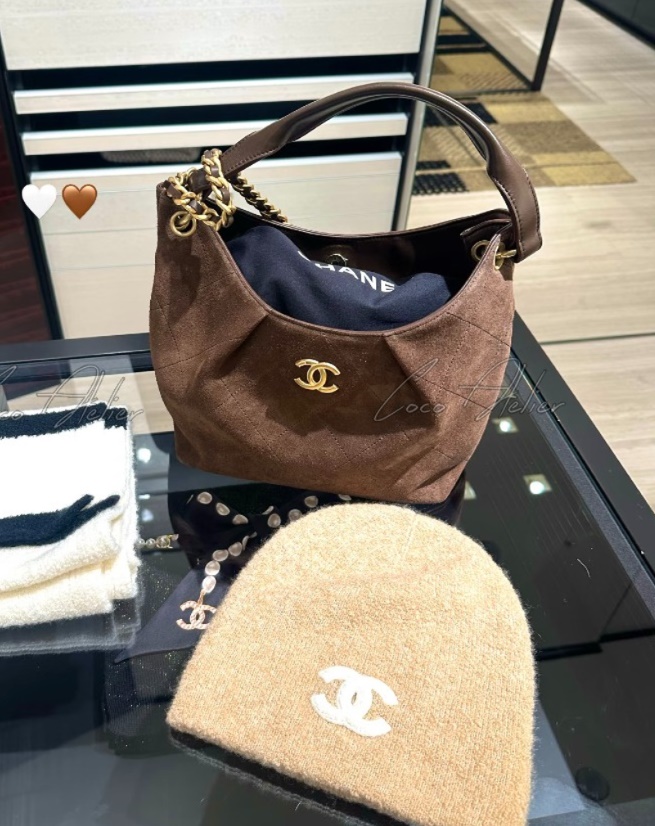 CHANEL 샤넬 스웨이드 호보백