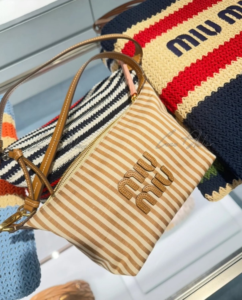 Miumiu 미우미우 파우치백