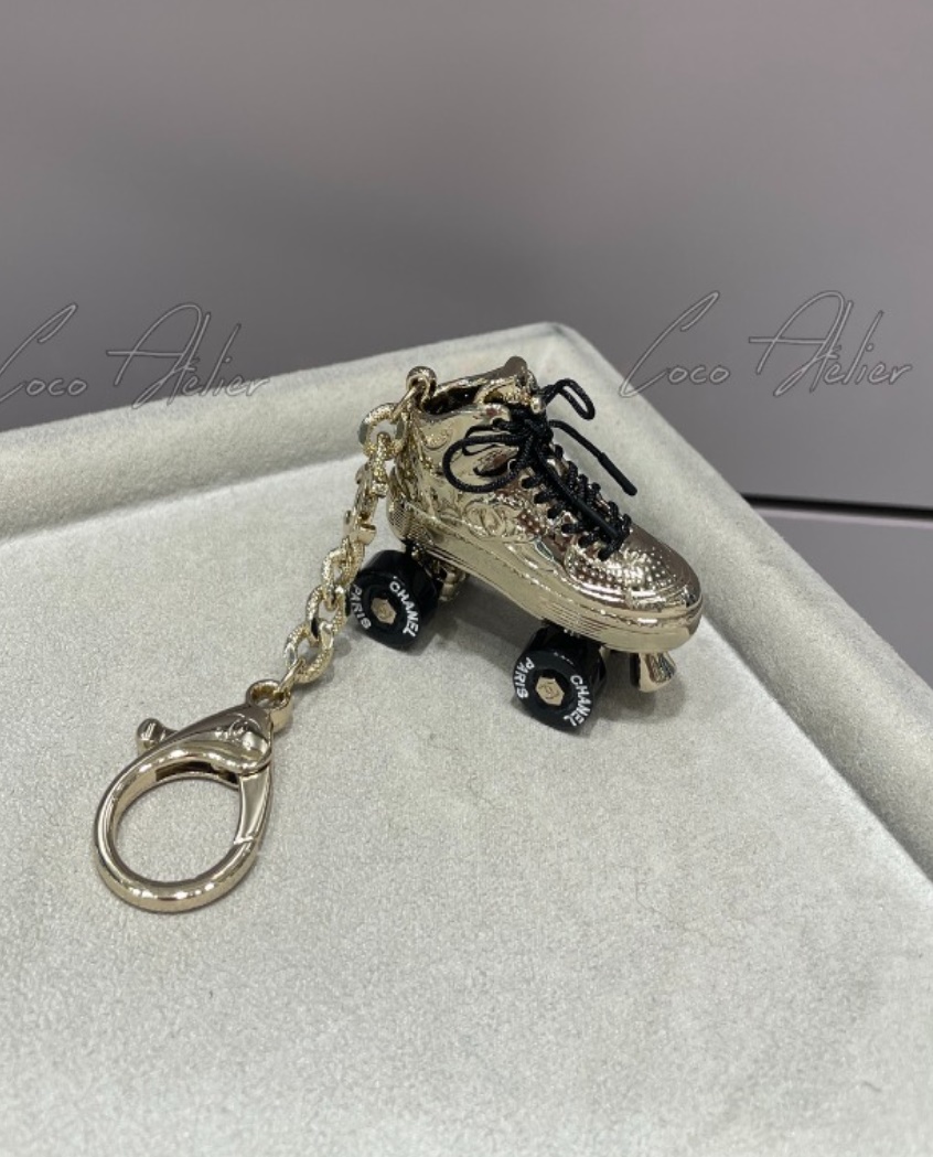 CHANEL 샤넬 스케이트 키링