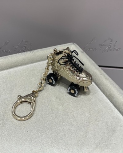CHANEL 샤넬 스케이트 키링