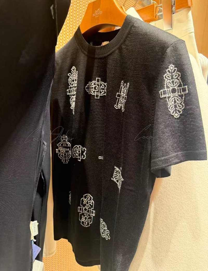 embroidered short-sleeved knit