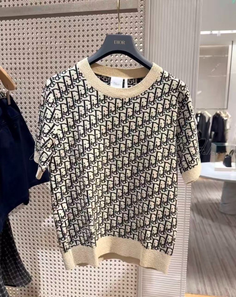 oblique knitwear