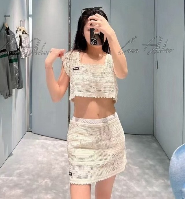 knit Top & Skirt