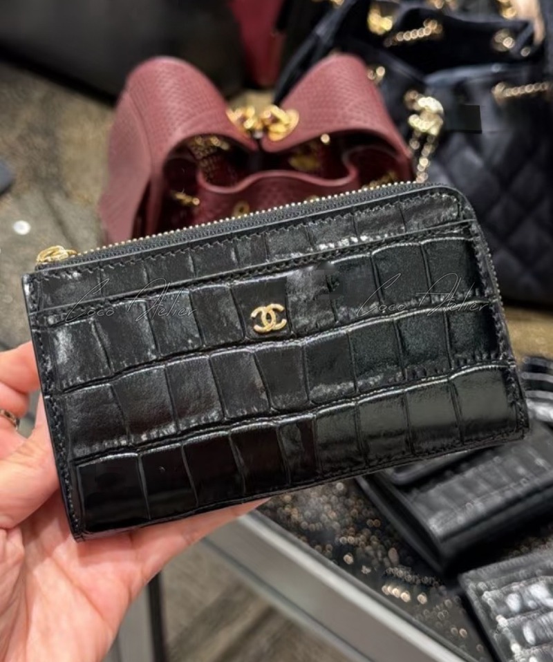 Crocodile card wallet