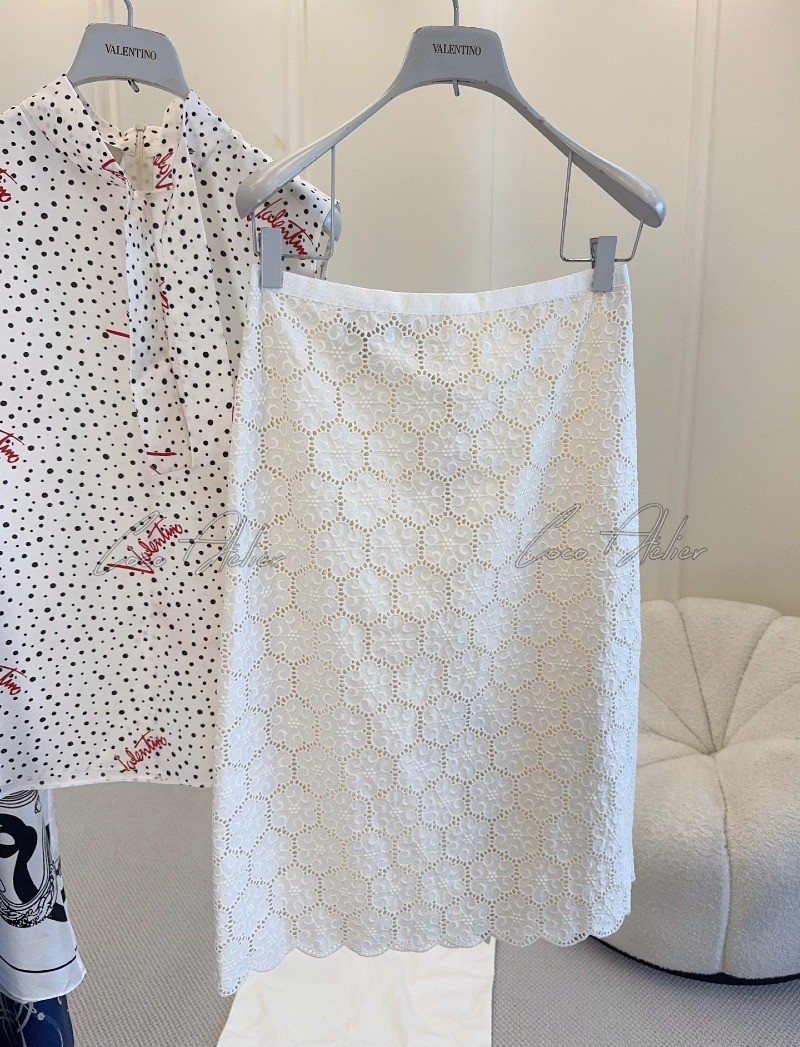 VT lace skirt