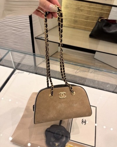 26P Suede chain bag
