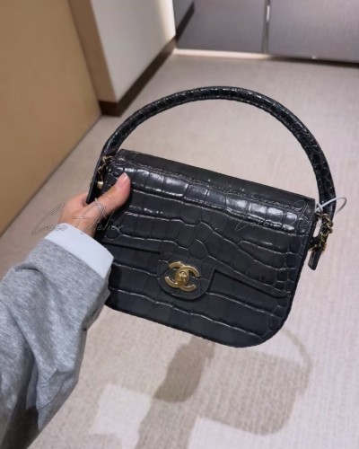 26A Croc-Effect Handle Bag